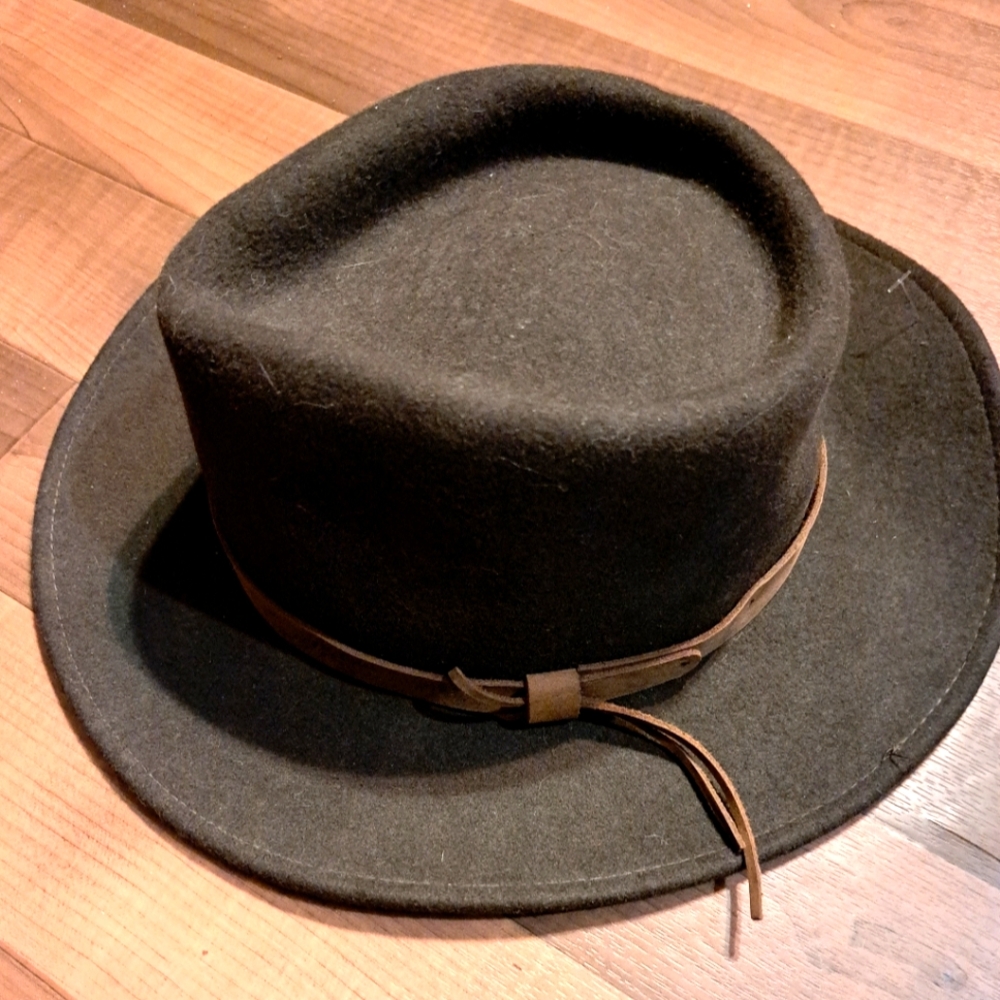 Durango - Stylish Dark Brown Felt Hat with Leather Band